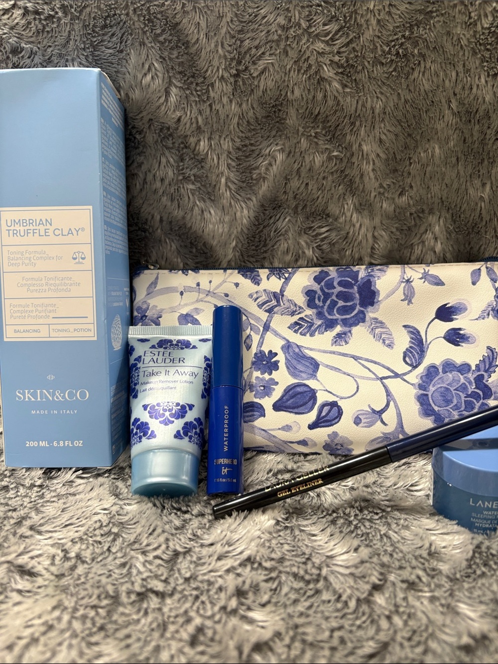 Beauty Bundle - Picture 2 of 12